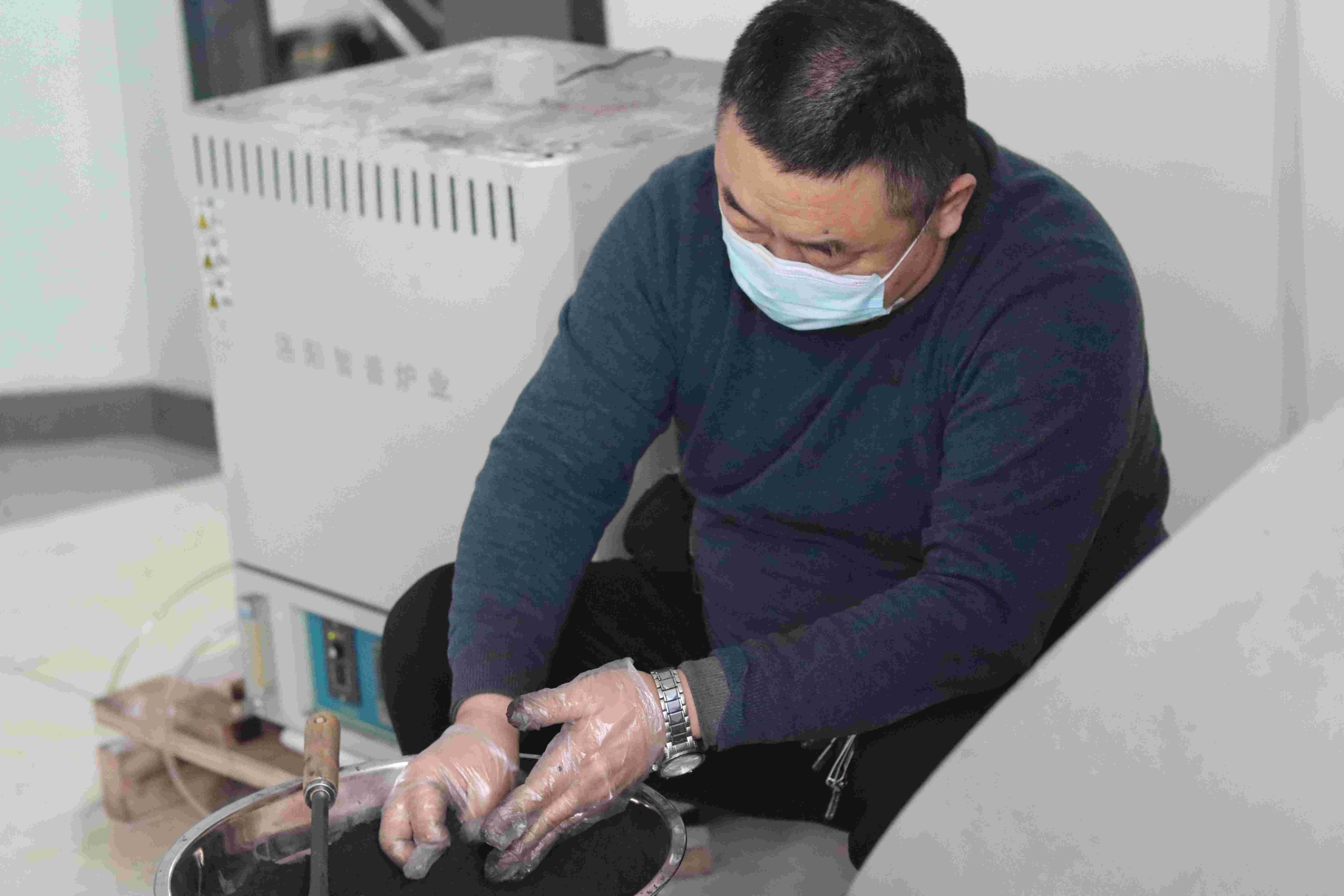 老子有钱lzyq88集团丨出彩老子有钱lzyq88人丨俯首甘为“垦黄牛”